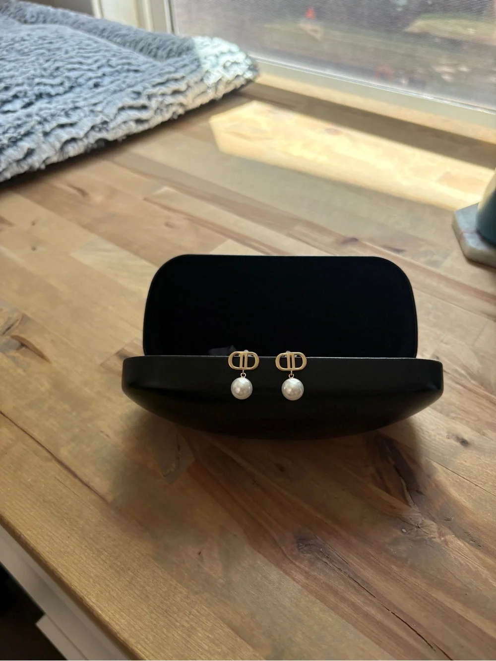 Gold-Tone Pearl Drop Earrings - Classic Elegance